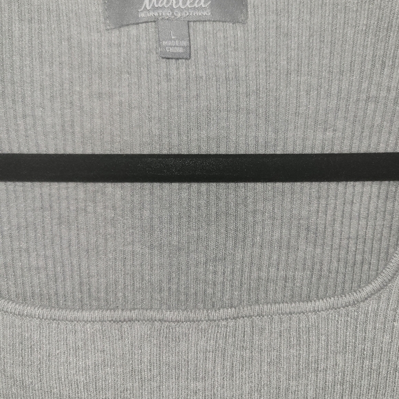 Marled gray ribbed sweater. Size Large. - Picture 2 of 5